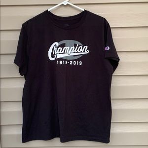 Champion women’s black&white short sleeve shirt